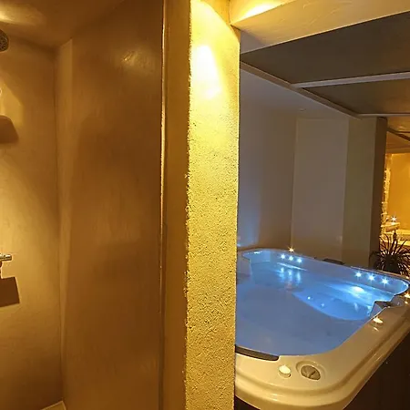 Le Clos De Camargue Hotel *